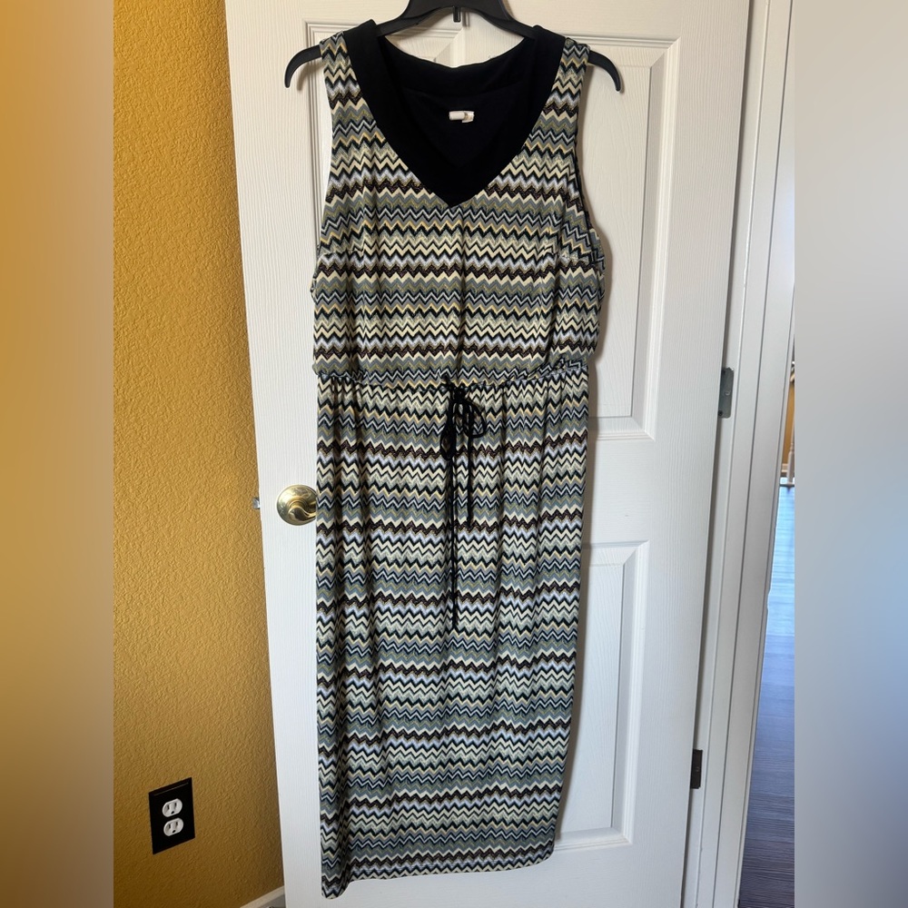 Emma & Michele Black and Cream Chevron Maxi Dress - Picture 2 of 11